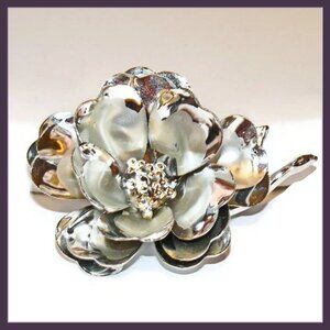 Silver‎ Tone Metal Three Dimension Flower Brooch
